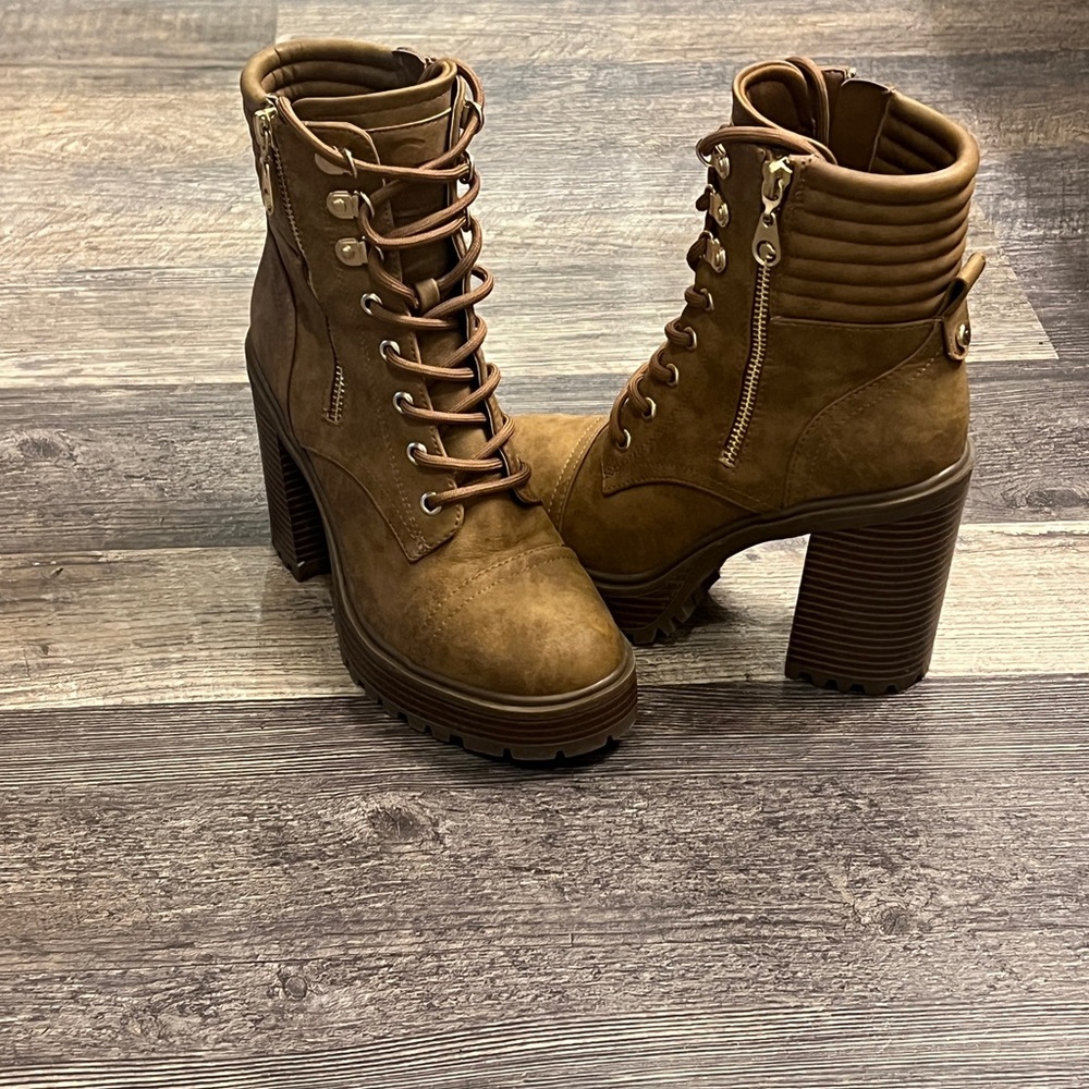 GBG Brown Lace-Up Ankle Boots With Side Zipper 5.5